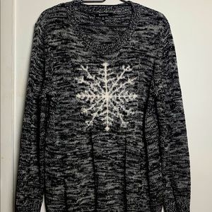 RELATIVITY BLACK AND WHITE SNOWFLAKE SWEATER